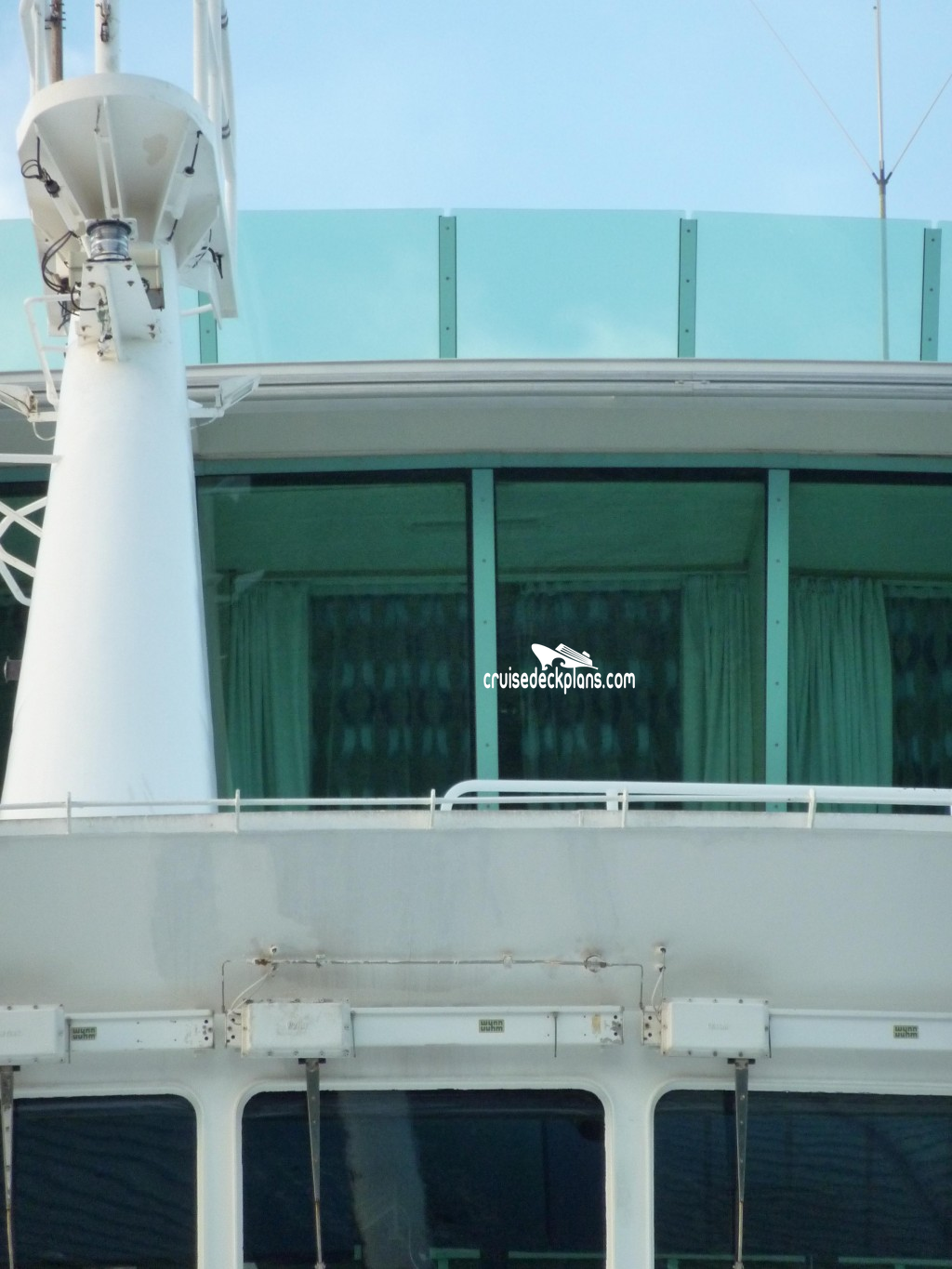 Voyager of the Seas Panoramic Oceanview Stateroom Details