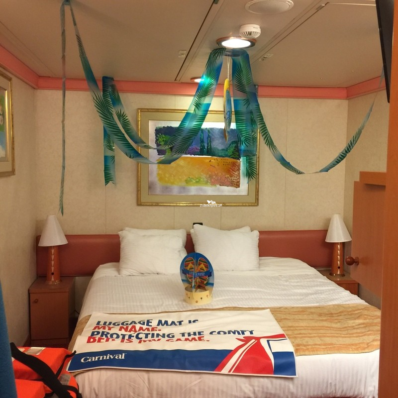 Stateroom 9239 Carnival Conquest