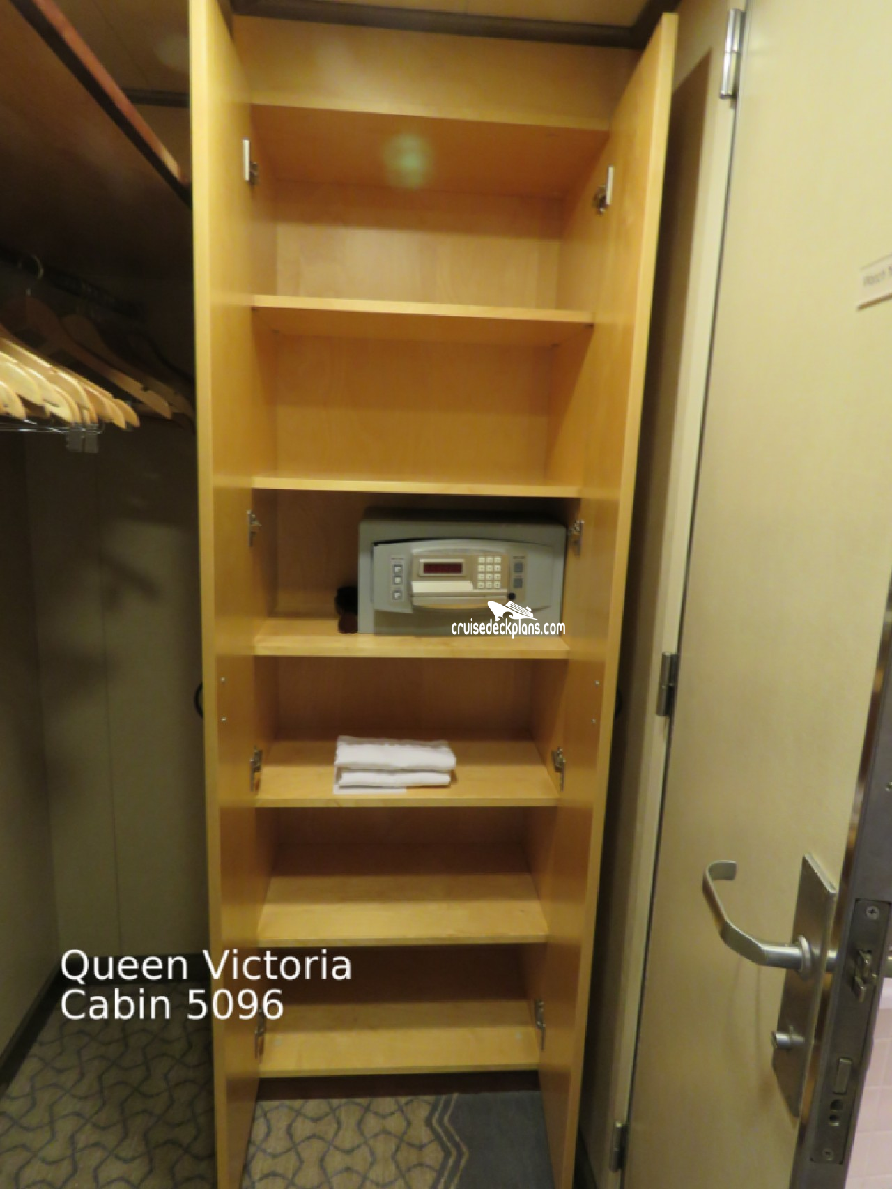 Queen Victoria Cabin 5096 Pictures