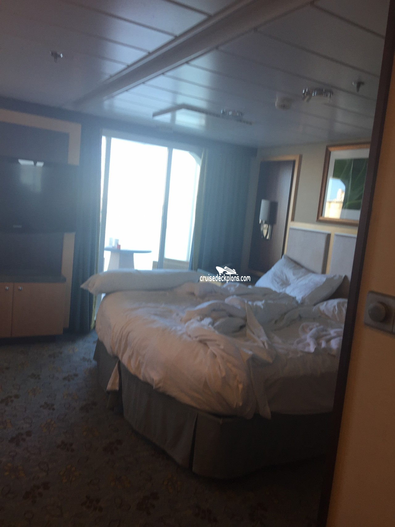 Oasis of the Seas Aqua Theater Suite - 1 Bedroom Category