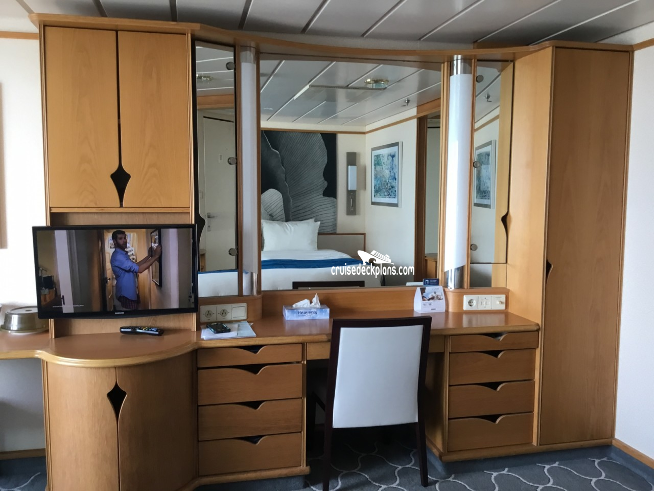 Adventure of the Seas Junior Suite Stateroom