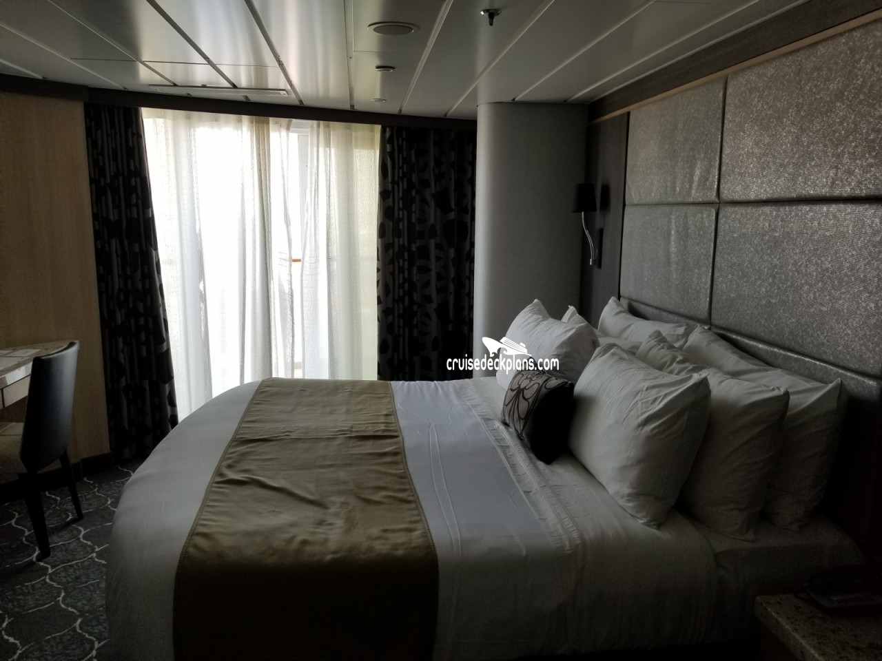 Allure of the Seas Aqua Theater Suite - 1 Bedroom Stateroom Info