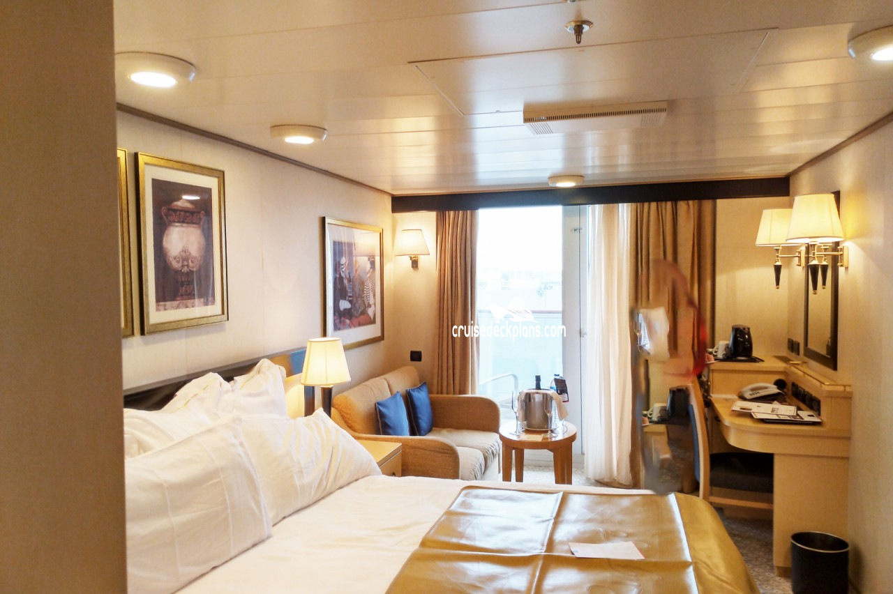 Queen Elizabeth Balcony Cabin