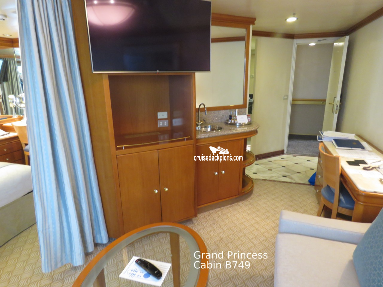 Grand Princess Suite Details