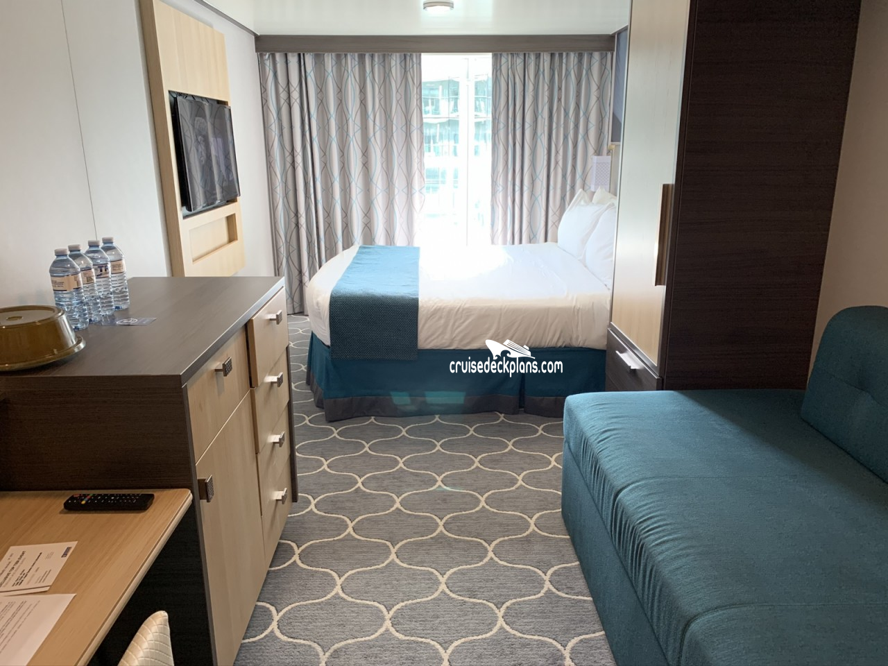 Symphony of the Seas Stateroom 8672