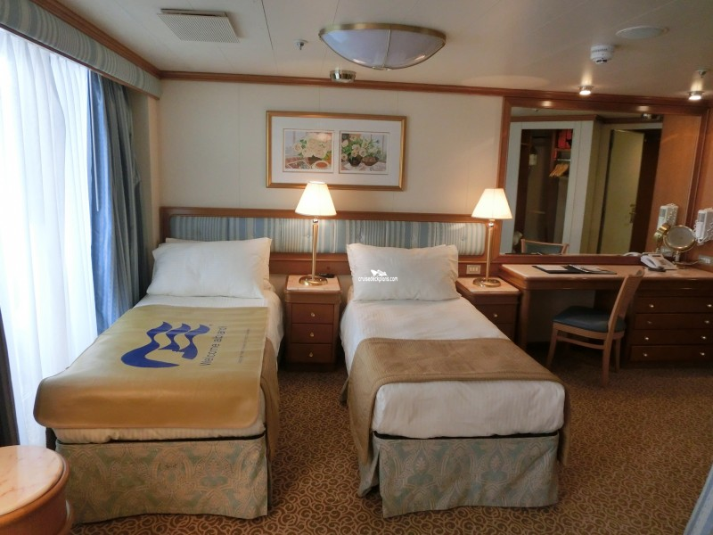 Grand Princess Suite Stateroom Details