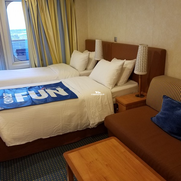 Carnival Breeze Stateroom 8233