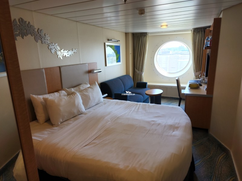 Stateroom 9522 Oasis of the Seas