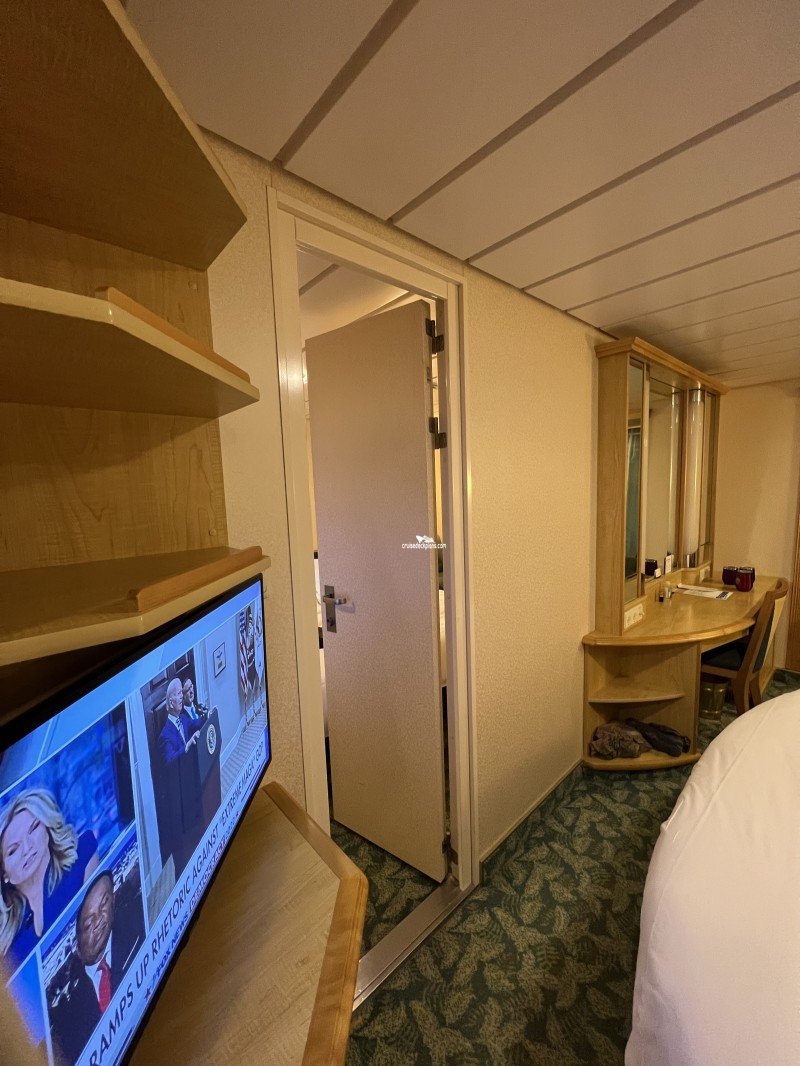 Independence Of The Seas Promenade View Interior Stateroom