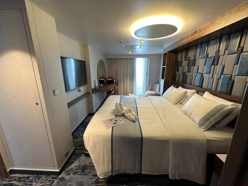 Carnival Celebration Excel Corner Suite Stateroom Details