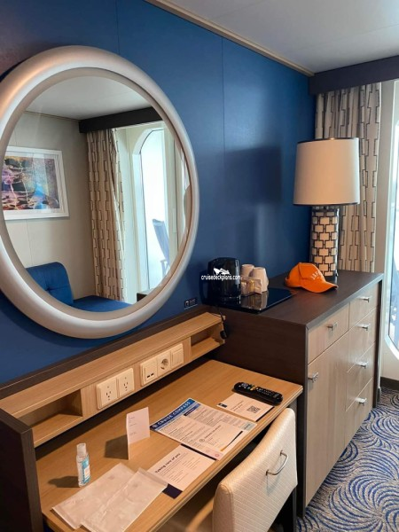 Ovation of the Seas Stateroom 10254