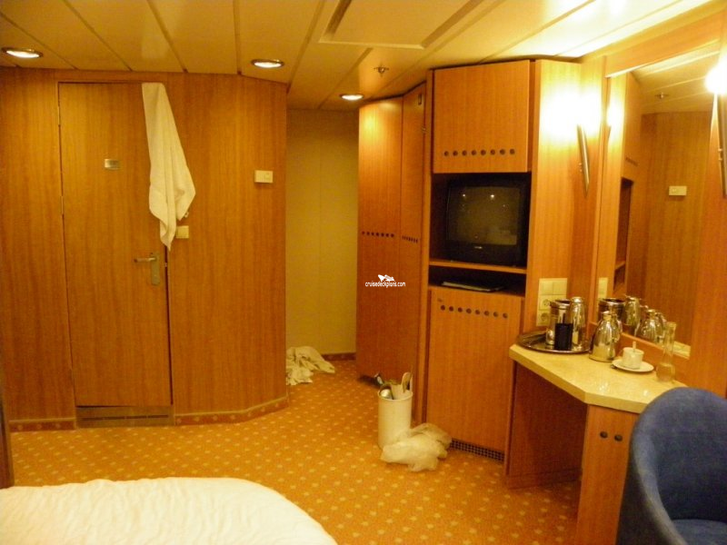 Celebrity Summit Stateroom 7001