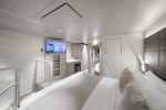 Yacht-Duplex-Whirlpool Cabin Picture