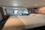 Deluxe-Oceanview Stateroom Cabin 7000. Picture