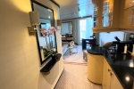Queens Suite Stateroom Cabin 10006. Picture