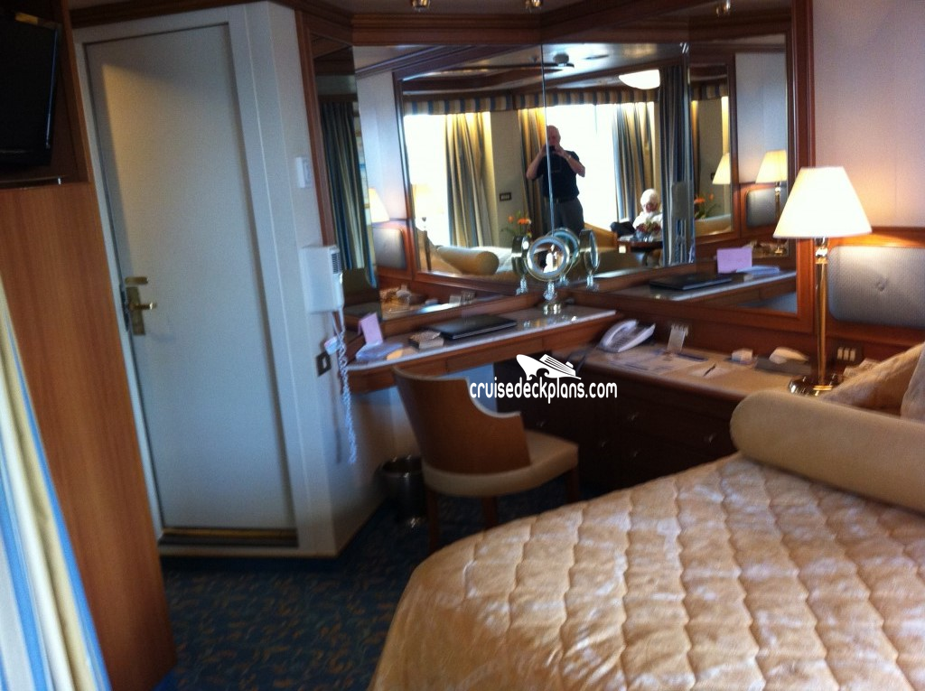 Crown Princess Stateroom D737