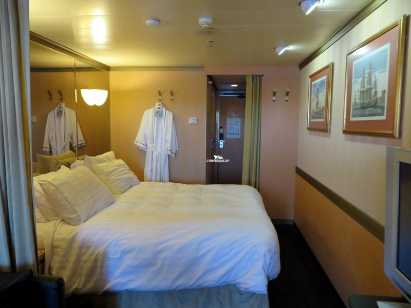 Zaandam Vista Stateroom