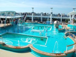 Norwegian Epic Pool picture