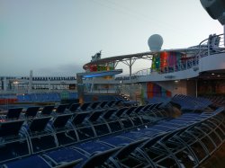 Symphony of the Seas Main Pool picture