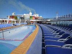 Symphony of the Seas Main Pool picture