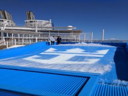 Symphony of the Seas Flowrider picture