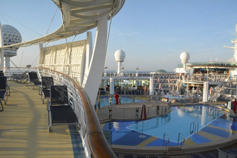 Independence of the Seas Pool Pictures