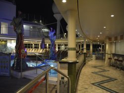 Independence of the Seas Solarium picture