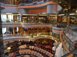 Vision of the Seas Centrum picture