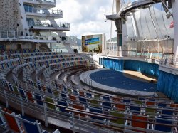 Oasis of the Seas Aquatheater picture