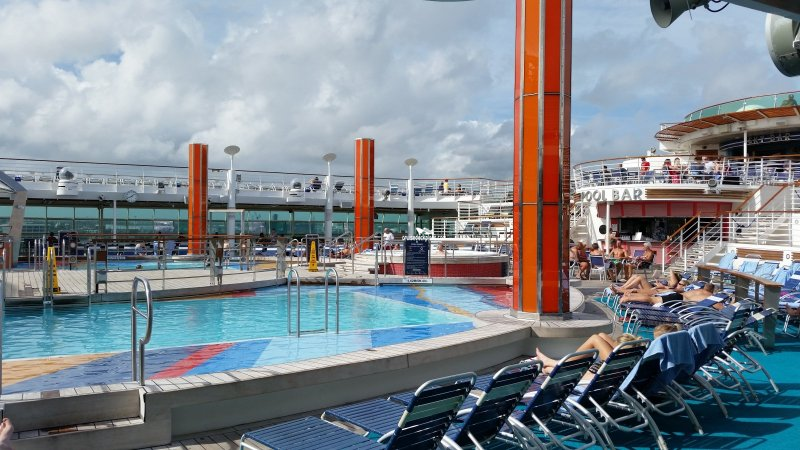 Independence of the Seas Pool Pictures