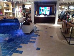 Mariner of the Seas Promenade Shops picture