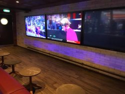 Symphony of the Seas Playmakers Bar picture