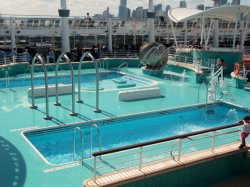 Norwegian Epic Pool picture