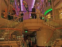 Adventure of the Seas Centrum picture