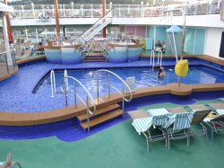 Norwegian Gem Tahitian Pool picture