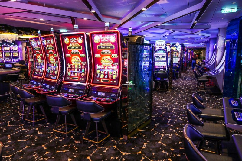 celebrity cruises casino age