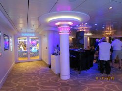 Norwegian Breakaway Shakers Cocktail Bar picture