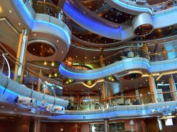 Vision of the Seas Centrum picture