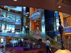 Vision of the Seas Centrum picture