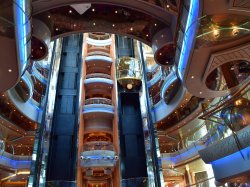 Vision of the Seas Centrum picture