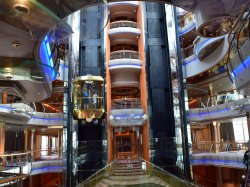 Vision of the Seas Centrum picture