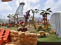Symphony of the Seas Mini Golf picture