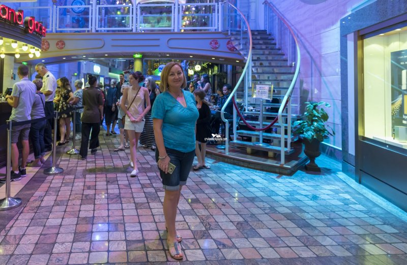 Promenade room cruise ship Mariner of the Seas – Stock Editorial Photo ©  mcarbo82 #11085958