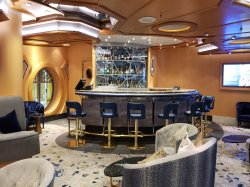 Navigator of the Seas R Bar picture