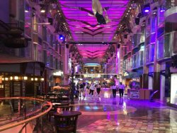 Freedom of the Seas Royal Promenade picture