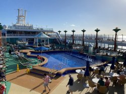 Norwegian Gem Tahitian Pool picture