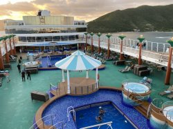 Norwegian Gem Tahitian Pool picture