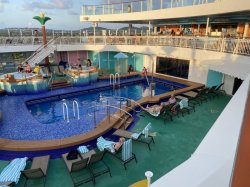 Norwegian Gem Tahitian Pool picture