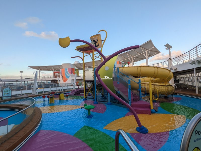 Symphony of the Seas Splashaway Bay Pictures