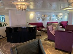 Norwegian Breakaway Shakers Cocktail Bar picture